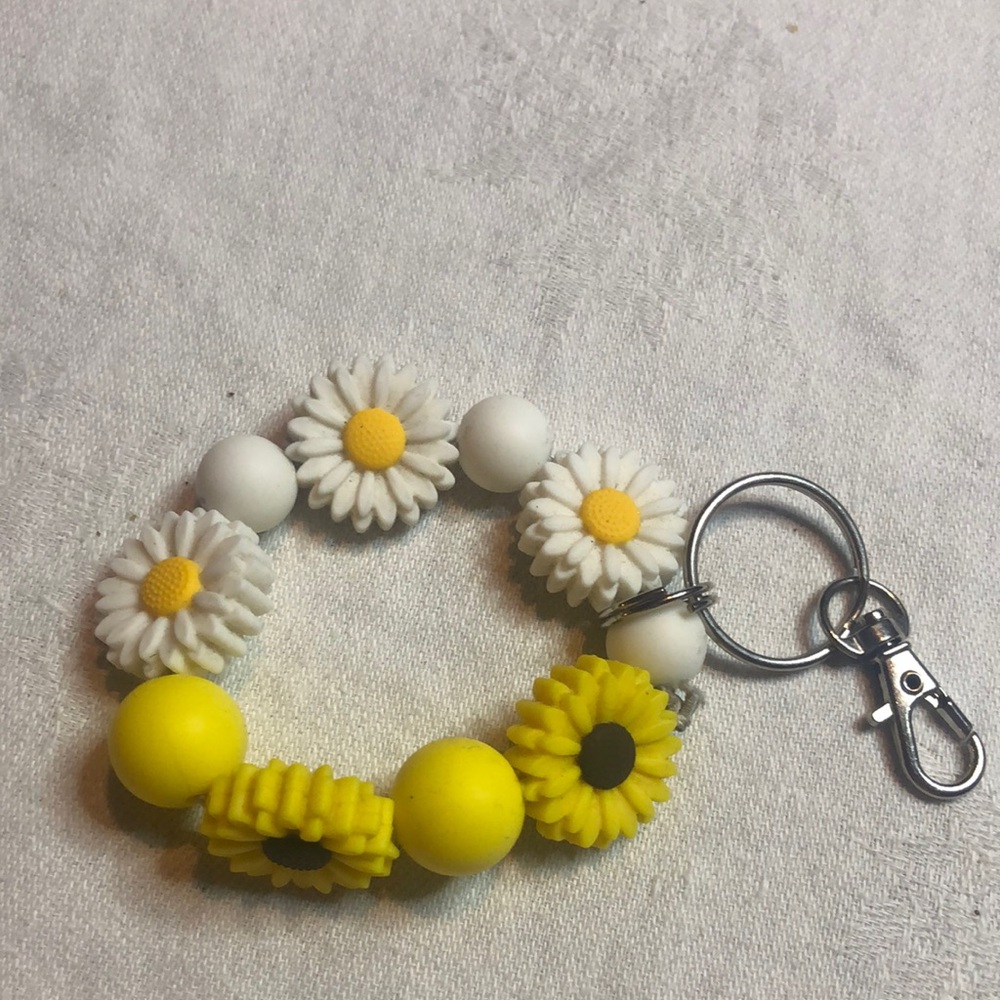 Yellow and White Daisy Keychain Bracelet - Picture 2 of 5